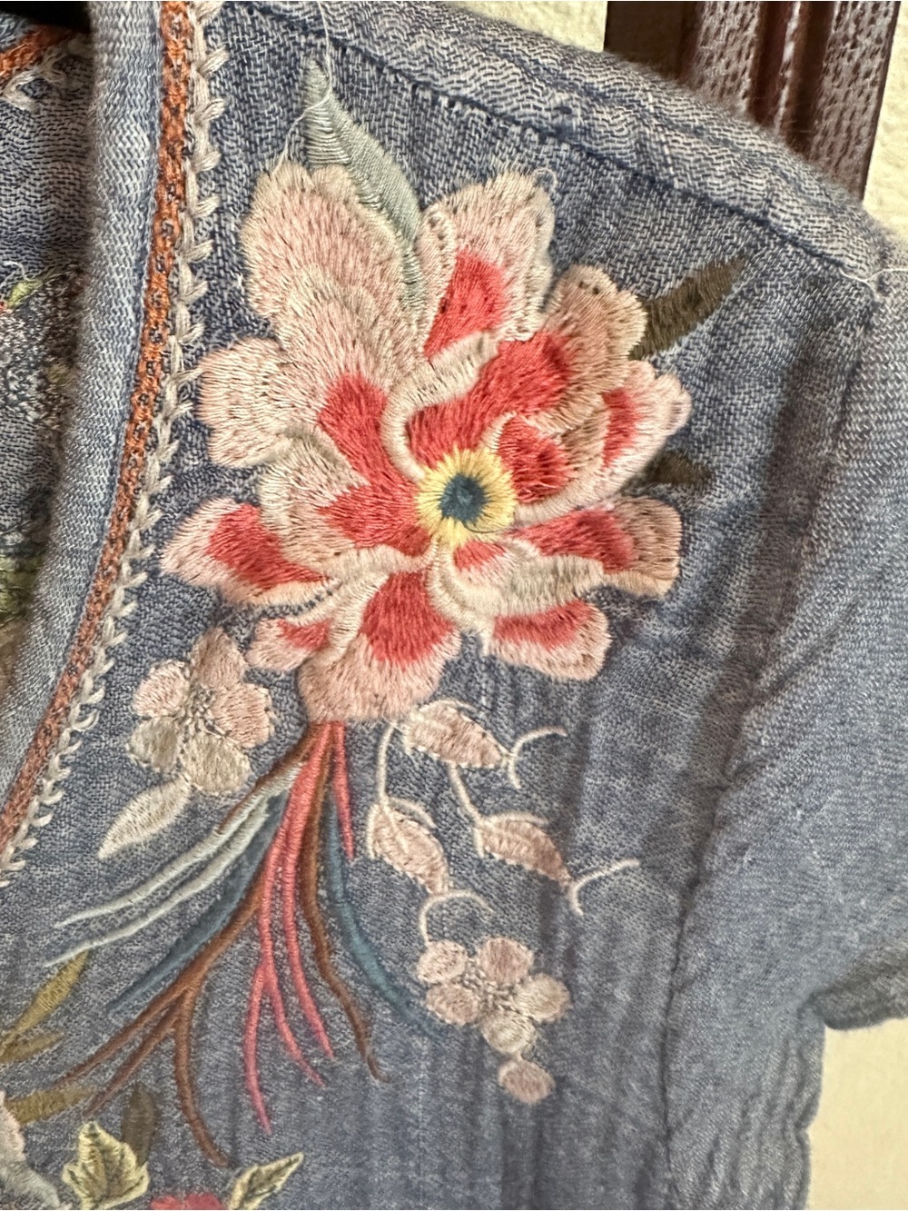 Johnny Was Light Blue-Grey Embroidered V-Neck Floral Top - Picture 4 of 6